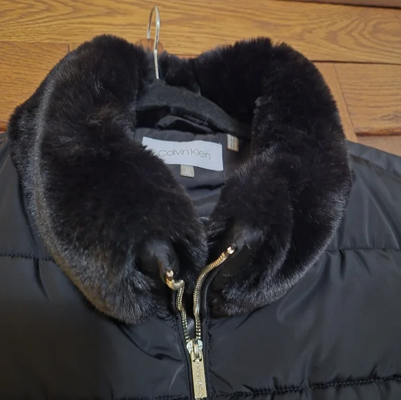 Calvin Klein Black Puffer Vest with Faux Fur Collar Size 2X, Zip Vest, LIKE NEW - Picture 3 of 5